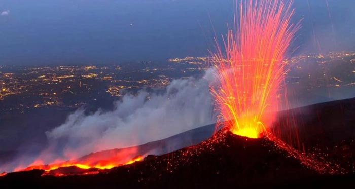 Eruption du volcan ETNA en Italie