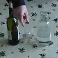 Expérience scientifique - Séparer le vin de l'eau
